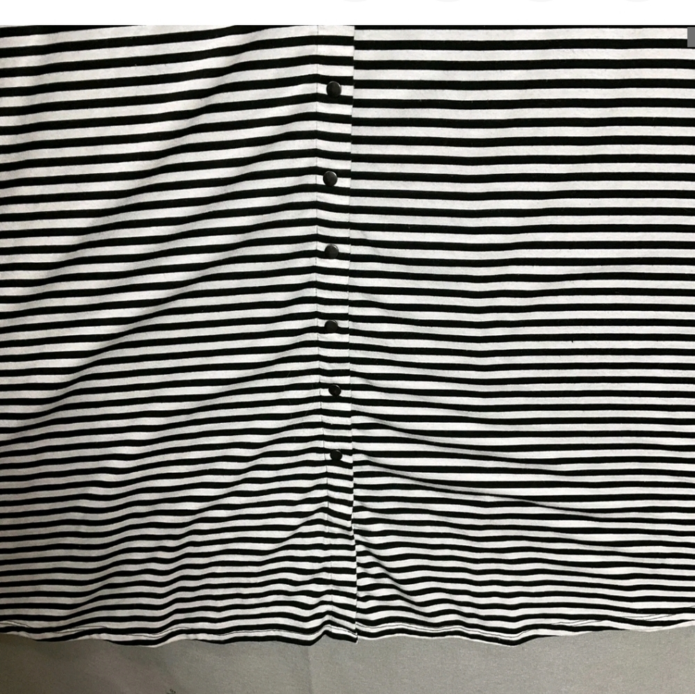 Torrid Sleeveless Black and White Stripe Jersey Snap Front Dress w/ Pockets - Picture 7 of 11